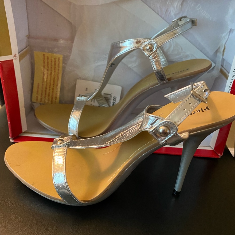 Ladies sandals